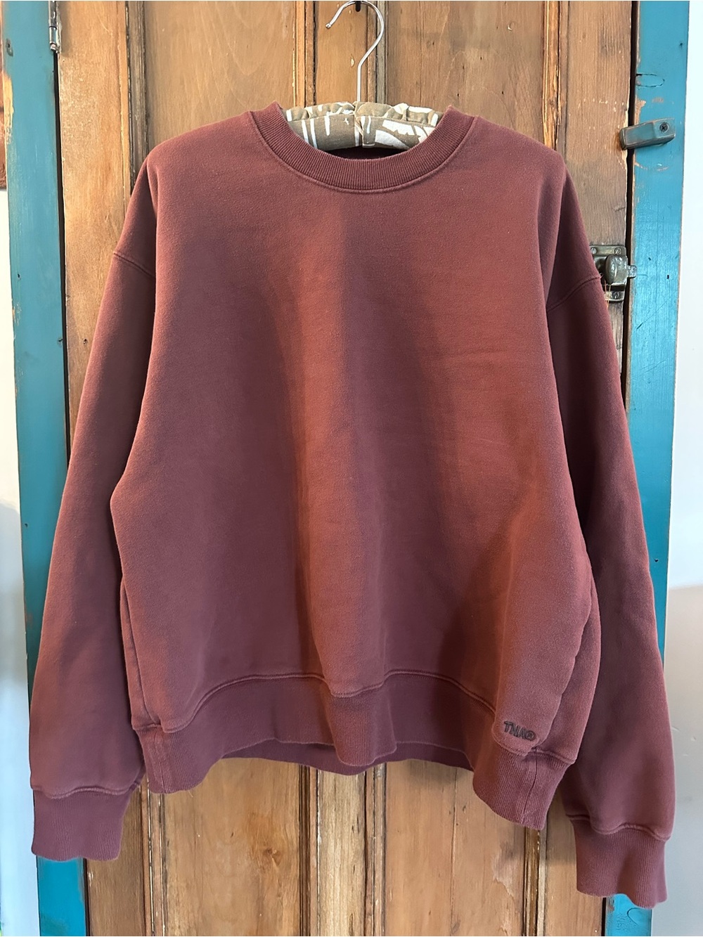 π§Ά TNA Cozy Sweatfleece Crewneck in Rusty Maroon colour